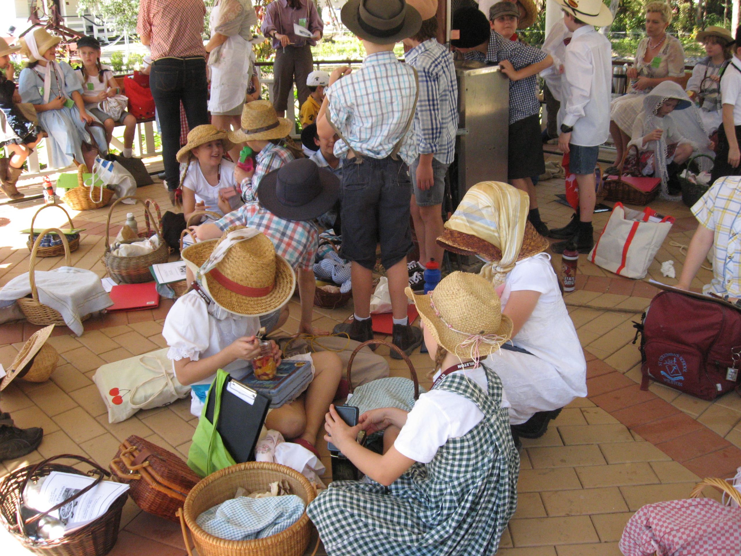 School Visit with Children in Costume 010-min